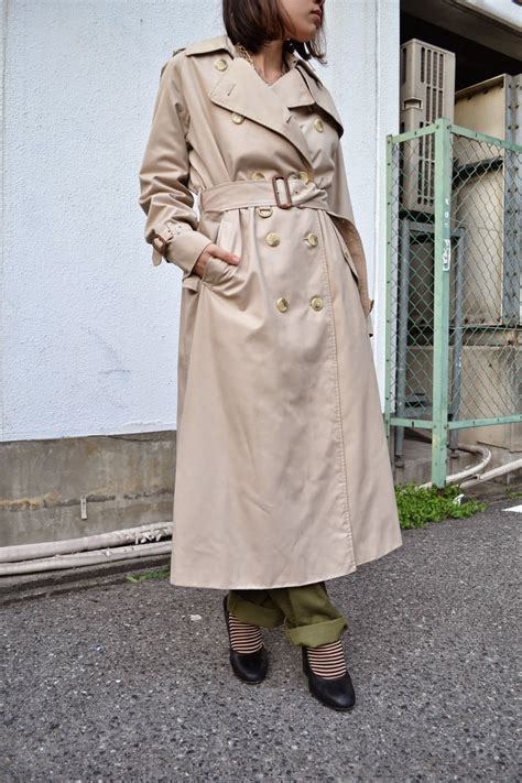 vintage burberry trench coat small.